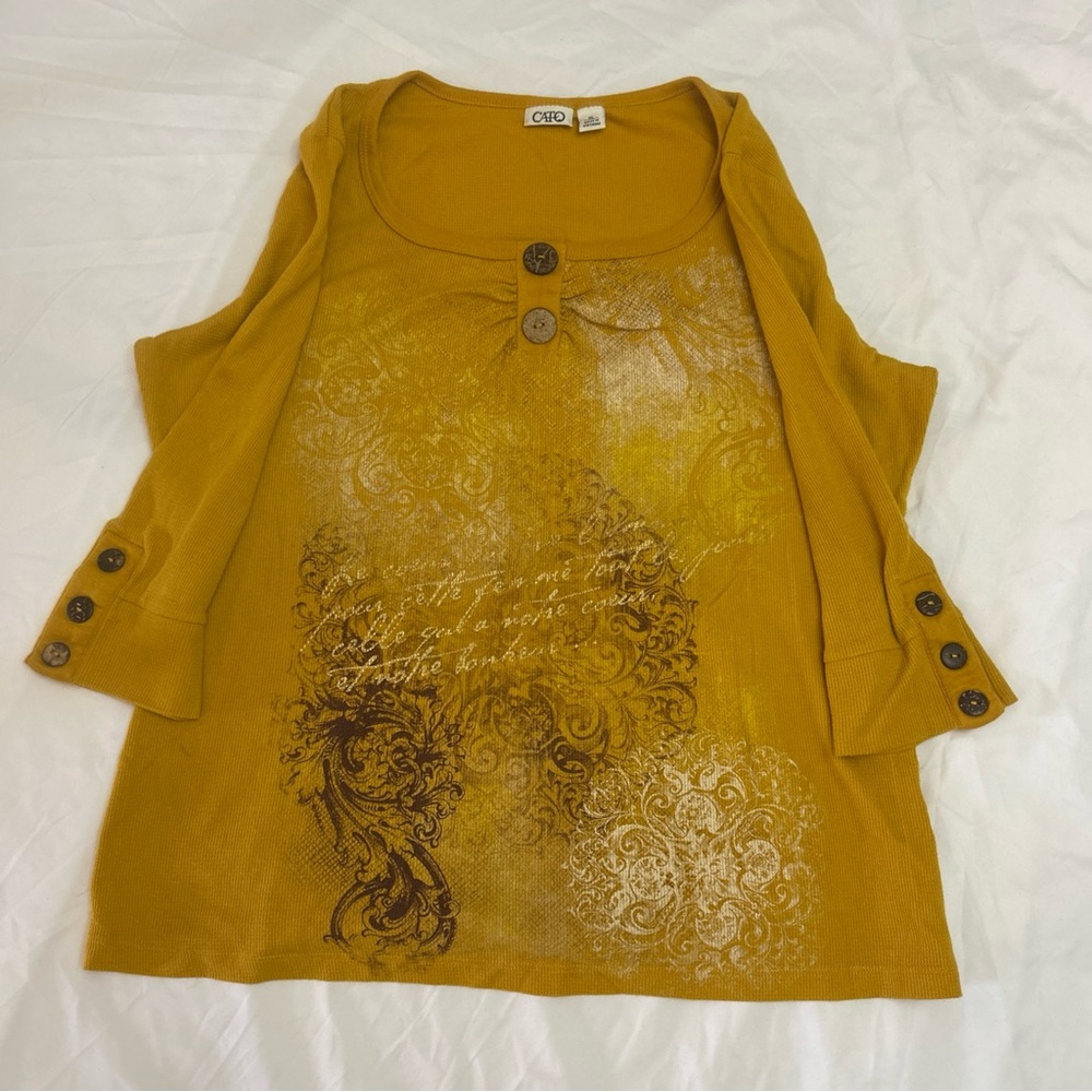 CATO Henley Top Women’s XL Mustard Yellow 3/4 Sleeves with Y2K design & buttons.